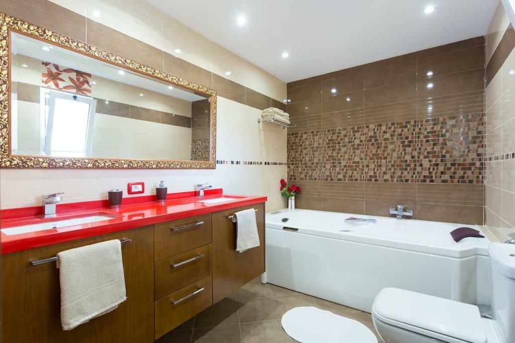 Villa Blanca Tenerife - Private Rooms - Terrace And Bbq, 5 Minutes From The Beach And Airport 산이시드로 외부 사진